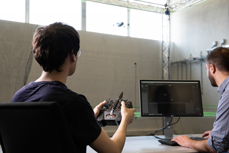 Arène de vol pour drones multirotors