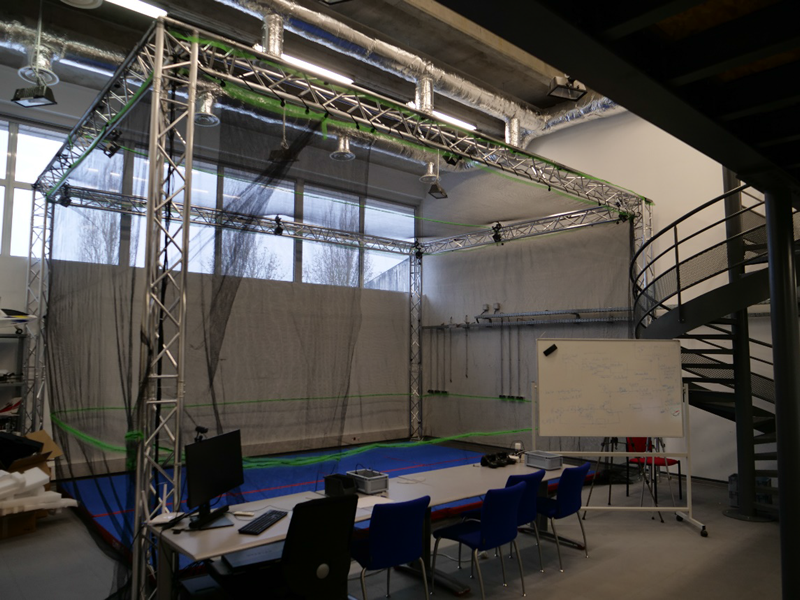 Arène de vol pour drones multirotors